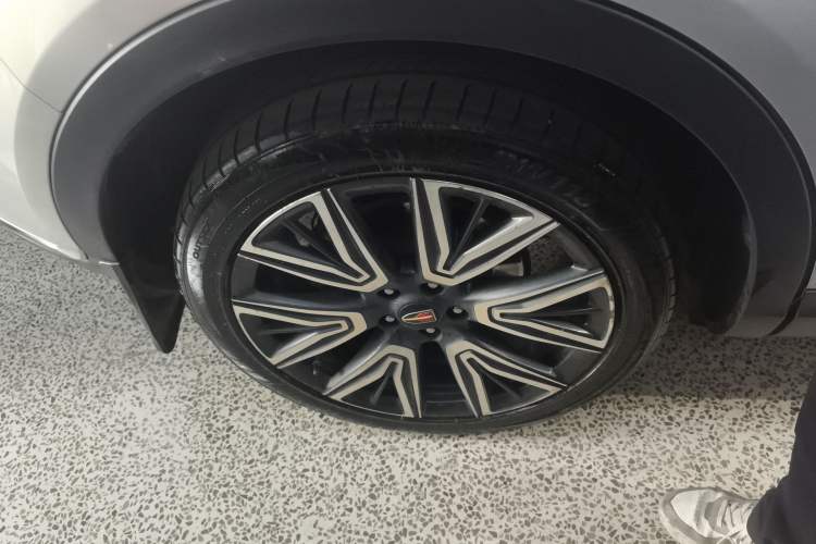 Used Hongqi HS5 2022 Facelifted Version 2.0T Smart Connect Flagship All-Wheel-Drive Edition Right Rear Wheel Hub