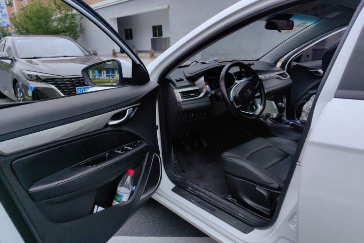 Used Geely Auto Emgrand 2019 Leading Edition 1.5L Manual Luxury Model China VI Standard Driver Seat