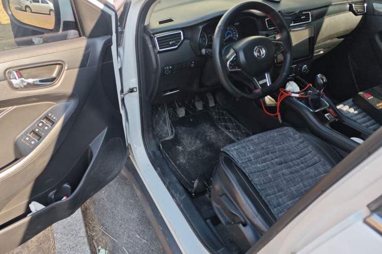 Used Dongfeng Fengon 580 2016 1.5T Manual Luxury Edition Driver Seat