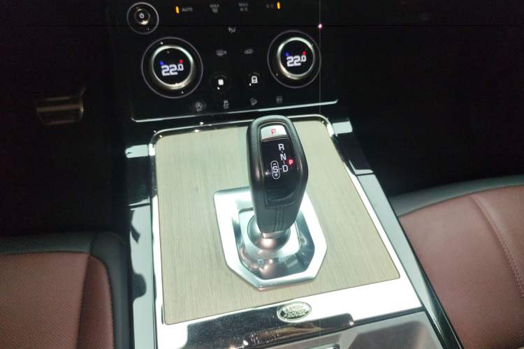 Used Land Rover Range Evoque New Energy 2023 Aurora L P300e Plug-in Hybrid Electric Version Gear Lever