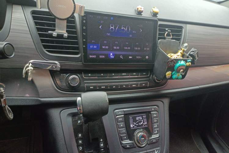 Used SAIC MAXUS G10 2016 2.0T Automatic Executive Edition Audio And AC Panel