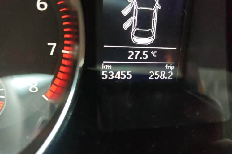 Used Volkswagen Magotan 2015 Facelift 1.8TSI Luxury Model Odometer Close Up