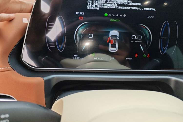 Used ORA Good Cat 2024 401 km Luxury Version Odometer Close Up