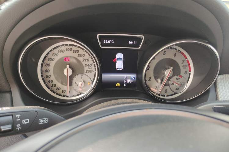 Used Mercedes-Benz GLA 2017 GLA 220 4MATIC Fashion Model Instrument Cluster