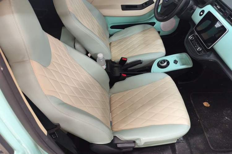 Used Brilliance Xinri i03 2022 Youth Edition 31.45 kWh Right Front Seat