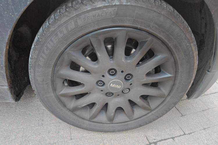 Used MINI 2016 1.5T COOPER Five-Door Edition Right Front Wheel Hub