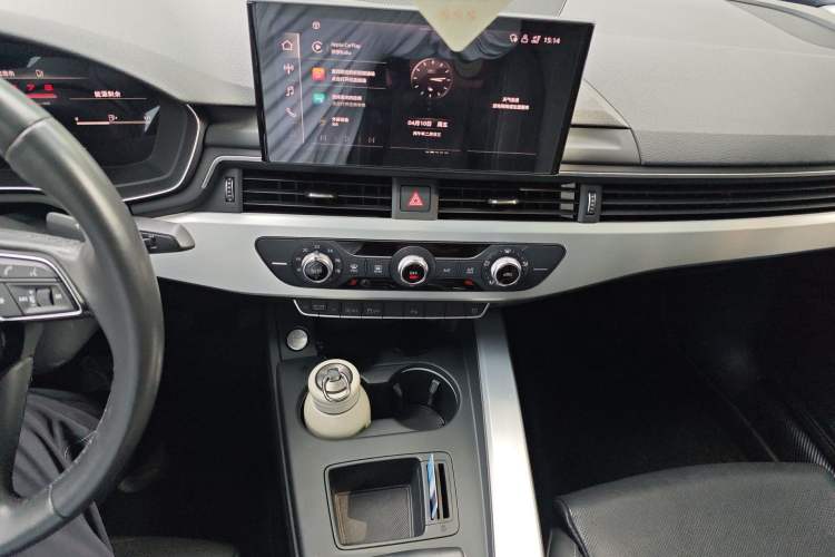 Used Audi A4L 2022 40 TFSI Fashion Dynamic Model Audio And AC Panel