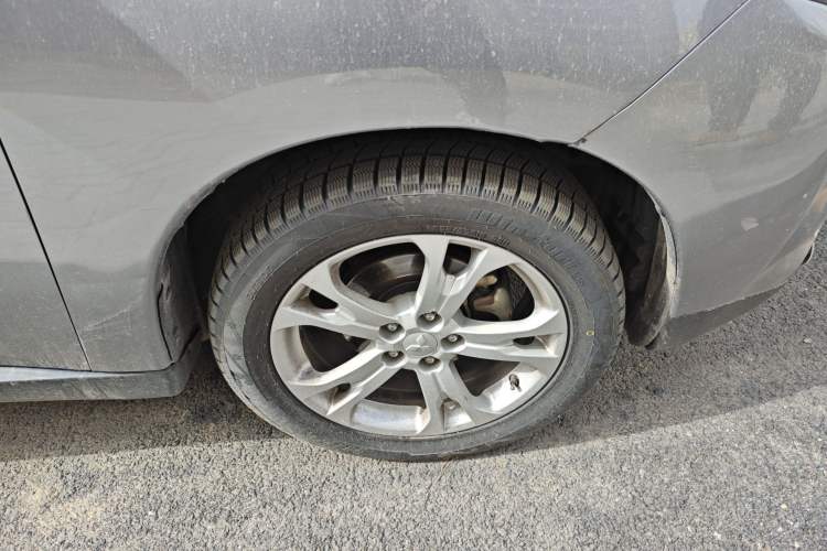 Used Mitsubishi Outlander 2013 2.4L 4x4 Luxury Navigation Edition 5 Seats Right Front Wheel Hub