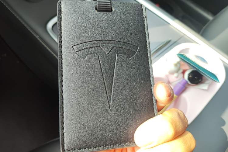 Used Tesla Model Y 2023 Long-Range All-Wheel-Drive Version Vehicle Key