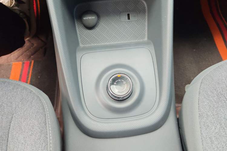 Used Wuling Hongguang New Energy 2025 Extended-Range Hybrid 50KM Comfort Version Gear Lever