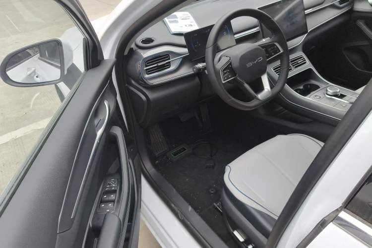 Used BYD Destroyer 05 2023 Champion Edition DM-i 120KM Prestige Model Driver Seat