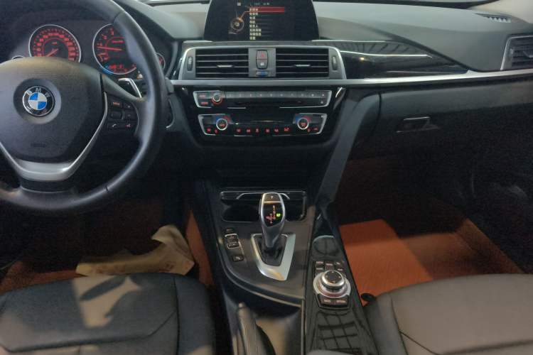 Used BMW 3 Series 2017 320Li M Sport Edition Audio And AC Panel