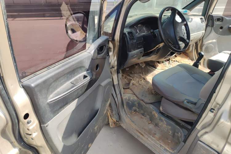 Used FORTHING Lingzhi 2014 M5 Q7 2.0L 7-seat Long-wheelbase Comfort Version
