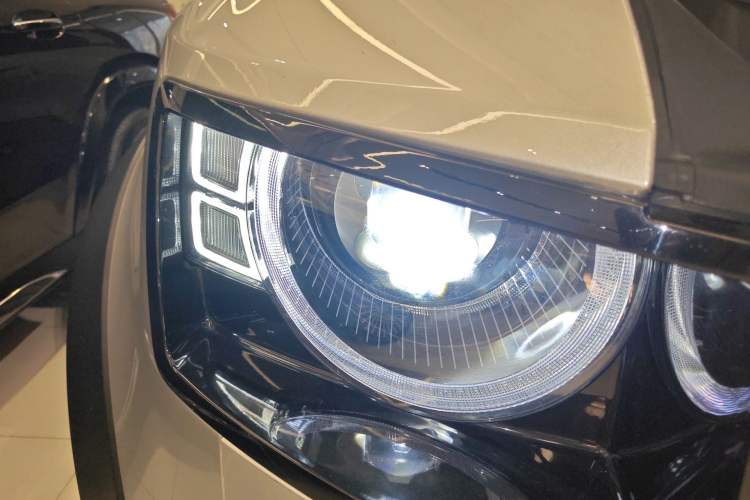 Used Land Rover Defender 2020 110 P400 X Right Front Headlight