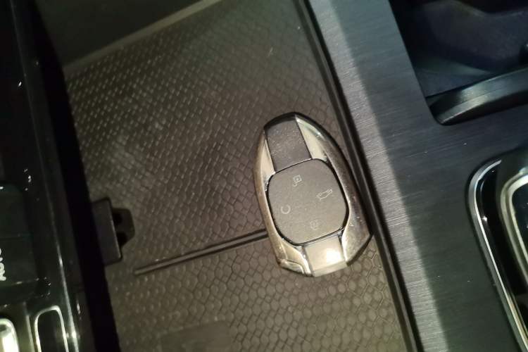 Used GAC Trumpchi GS8 2022 Linghang Series 2.0 TGDI Two-Wheel-Drive Luxury Smart Connectivity Version (7 Seats)