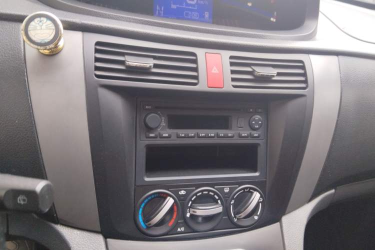 Used FORTHING Joyear 2012 LV 1.5L AMT Luxury Version Audio And AC Panel