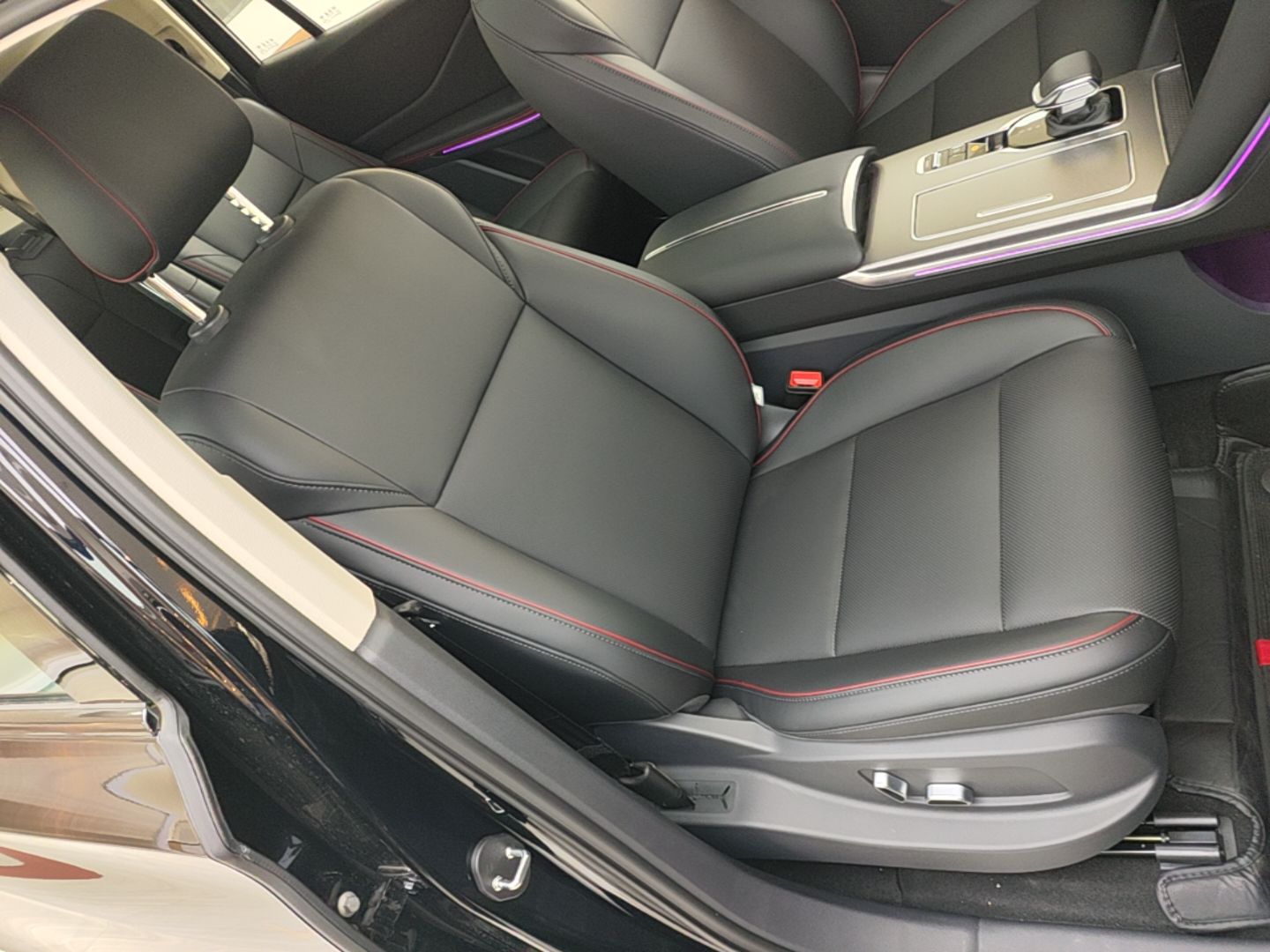 Hongqi HS7 PHEV 2025 Model 2.0T PHEV Two-Wheel Drive Qi Xiang Edition 6-Seater — снимка 19