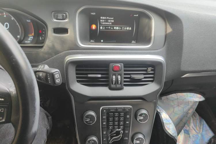 Used Volvo V40 2015 1.6T Zhiya Edition Audio And AC Panel