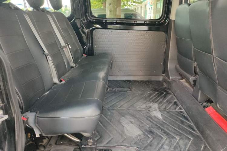 Used Ford Transit 2019 2.0T Diesel Multi-Purpose Commercial Vehicle Mid-Drive Mid-Roof 6-Seater China VI Standard