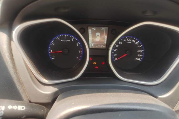 Used Geely Auto GX9 2014 2.4L Automatic Two-Wheel Drive Luxury Version Odometer Close Up