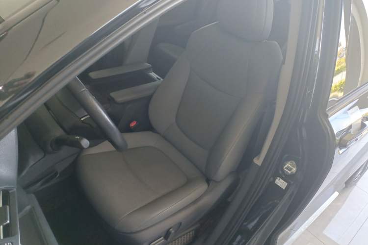 Used Toyota Granvia 2023 2.5L Hybrid Prestige PLUS Edition Left Front Seat