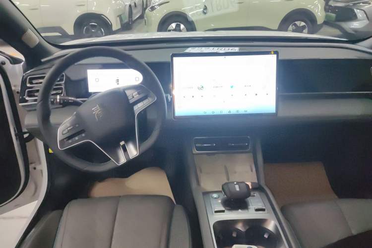 Used BYD Qin L 2024 DM-i 120KM Excellence Model Audio And AC Panel