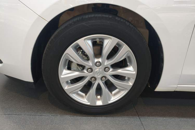 Used Buick GT 2021 Revised Version Flagship 1.5L Automatic Elite Edition Left Front Wheel Hub