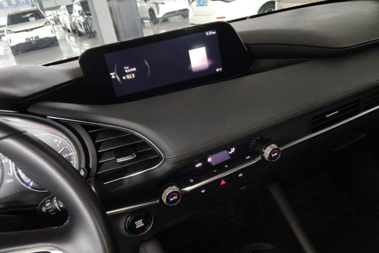 Used Mazda 3 Axela 2020 2.0L Automatic Zhiya Edition Audio And AC Panel