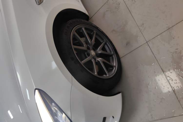 Used Tesla Model 3 2020 Revised Version Standard Range Rear-Wheel Drive – Upgraded Edition Left Front Wheel Hub