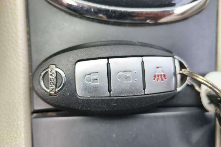 Used Nissan Tiida 2013 1.6L CVT Cool Cafe Edition