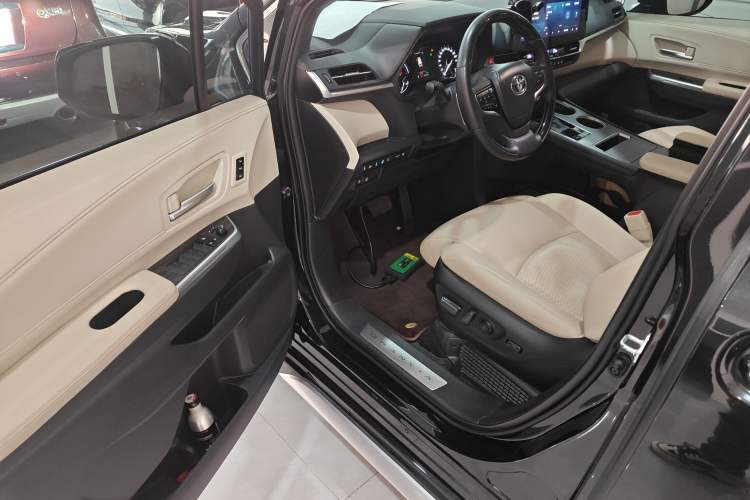 Used Toyota Granvia 2023 2.5L Hybrid Prestige PLUS Edition