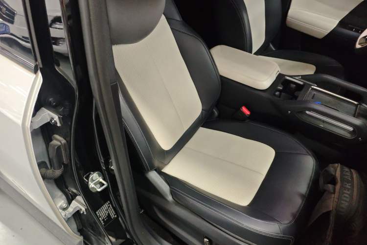 Used iCAR 03T 2024 520km Two-Wheel Drive Long-Range Version Right Front Seat