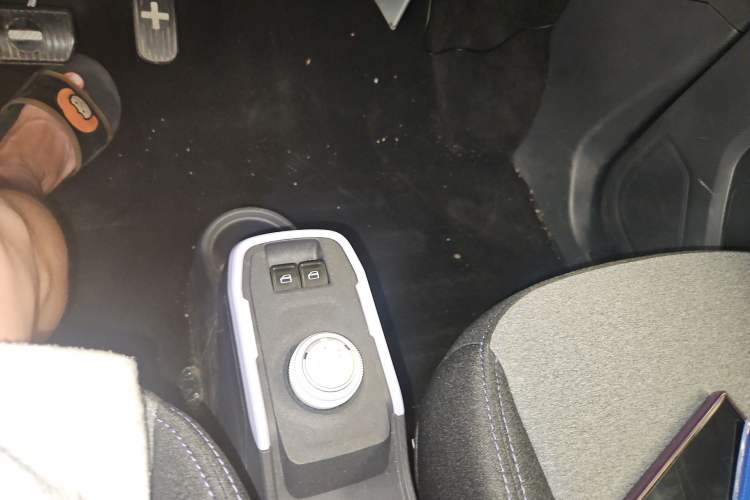 Used Chery New Energy QQ Ice Cream 2022 170km Sundae Phosphate Lithium-Ion