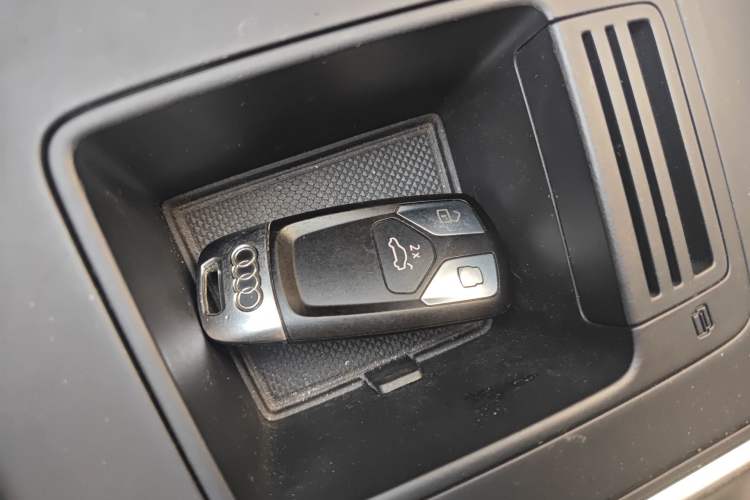 Used Audi A4L 2022 40 TFSI Fashion Dynamic Model Vehicle Key