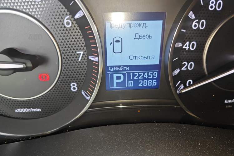 Used Nissan Patrol 2012 5.6L V8 Flagship Edition Odometer Close Up