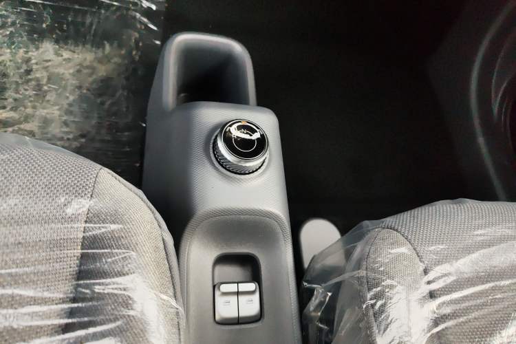 Used Wuling Zhiguang New Energy 2025 Standard Model Gear Lever