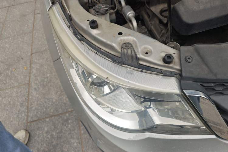 Used Baojun 730 2014 1.5L manual Comfort ESP version 7 seats Right Front Headlight