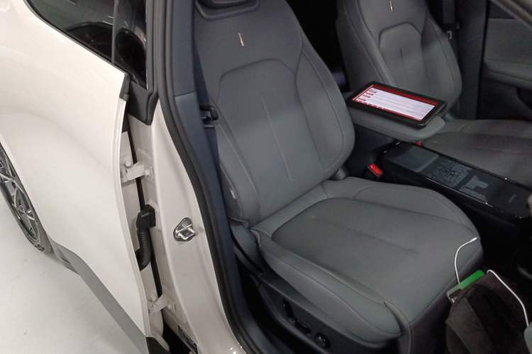 Used Lynk & Co Z20 2025 530 km Range Rear-Wheel Drive Max Right Front Seat