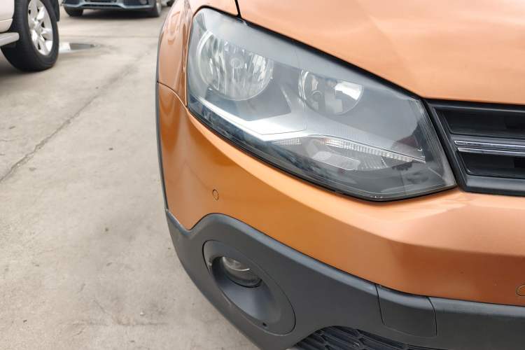 Used Volkswagen Polo 2016 1.6L Cross Polo Automatic Right Front Headlight