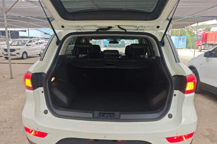 Used GAC Trumpchi GS4 2017 235T Automatic Two-Wheel Drive Elite Edition Trunk