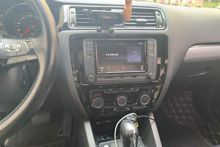 Used Volkswagen Sagitar 2017 230TSI Automatic Comfort Version
