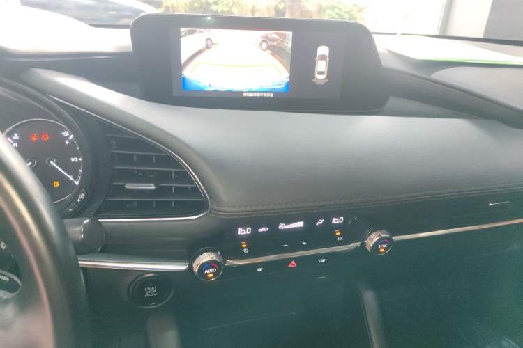Used Mazda 3 Axela 2021 2.0L Automatic Zhiya Edition Audio And AC Panel