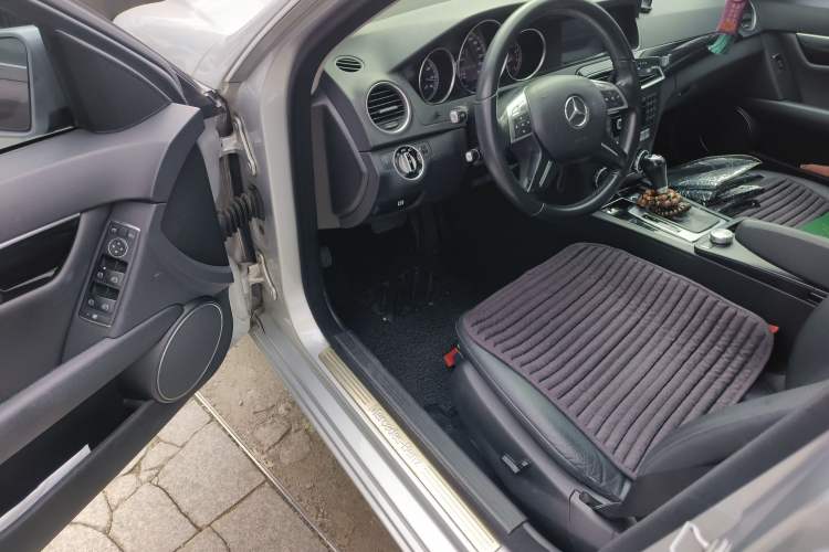 Used Mercedes-Benz C-Class 2010 C 180K Classic model
