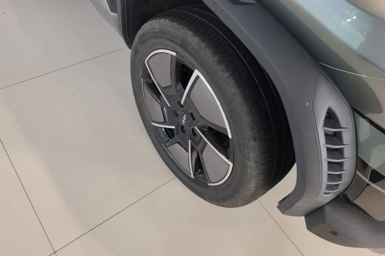 Used Formula Leopard Titanium 3 2025 501KM All-Wheel Drive Intelligent Driving Ultra Version
