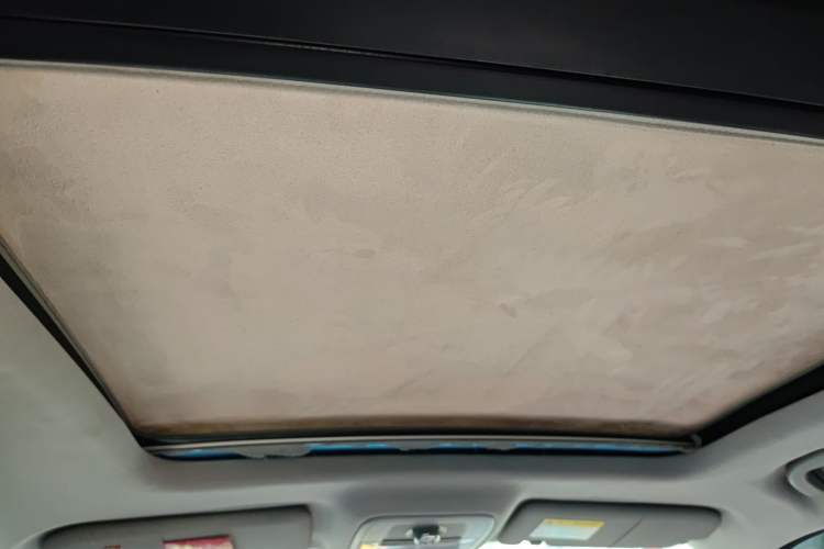 Used Roewe RX5 2017 20T Two-Wheel Drive Automatic Internet Elite Edition Headliner