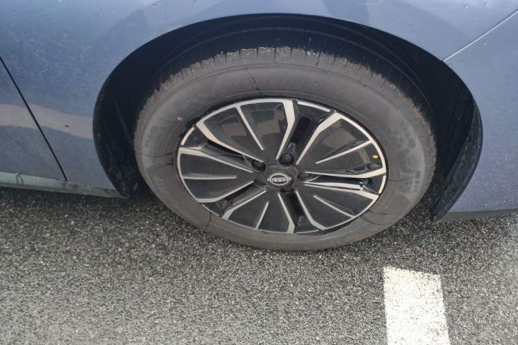 Used Nissan N6 2026 Model 180 Max Right Front Wheel Hub