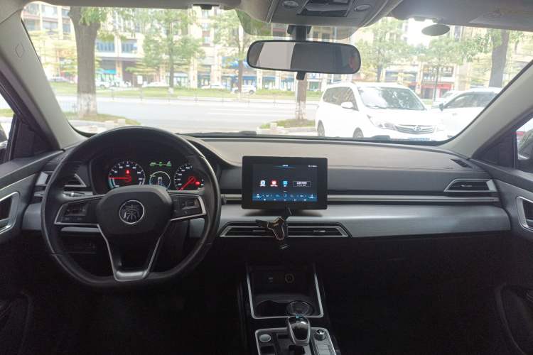 Used BYD Qin New Energy 2019 High-Range Luxury Model Center Console