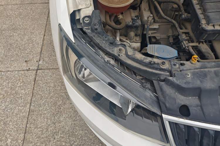 Used Skoda Fabia 2017 1.4L Automatic Car Enjoy Edition Right Front Headlight