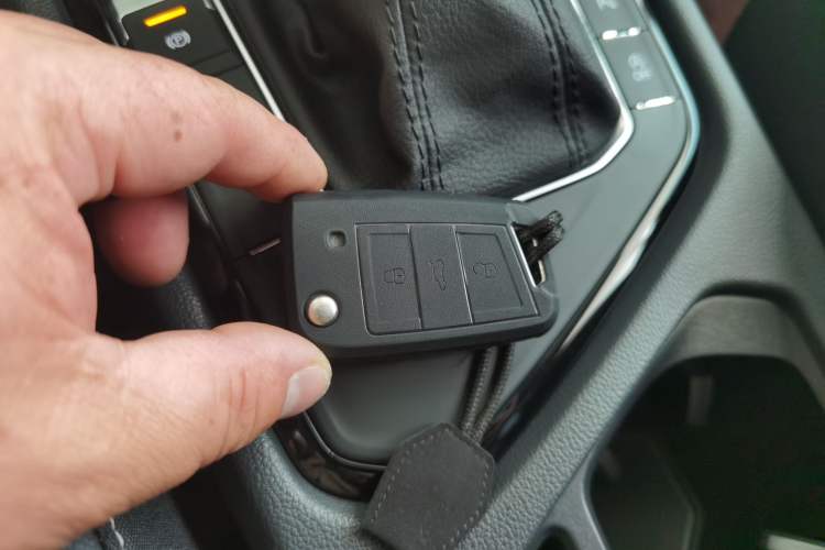 Used Volkswagen Tiguan L 2024 Outstanding Model 330TSI Automatic Two-Wheel Drive R-Line Dragon Glory Edition
