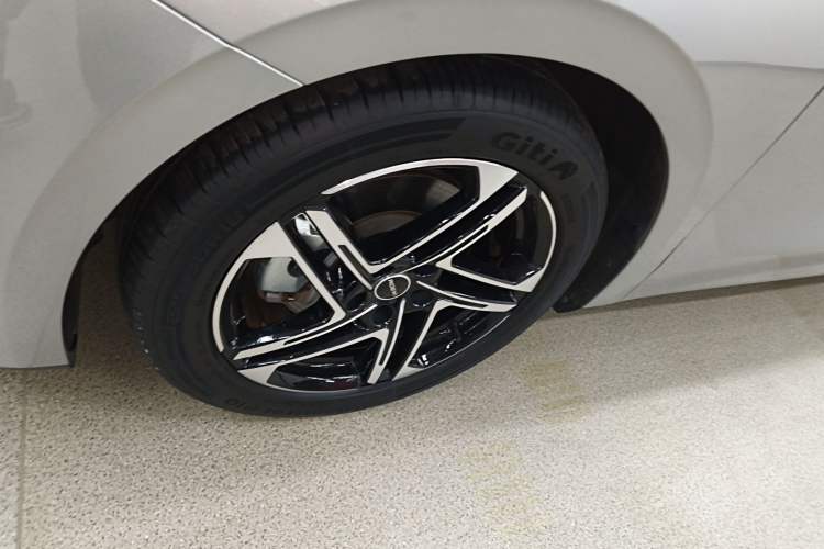 Used Roewe D7 2023 DMH 125km Excellence Edition
